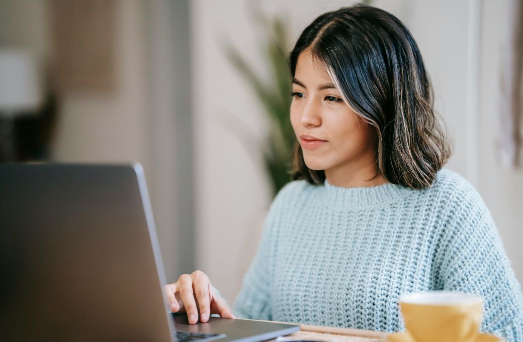 Image of a graduate looking for jobs online.